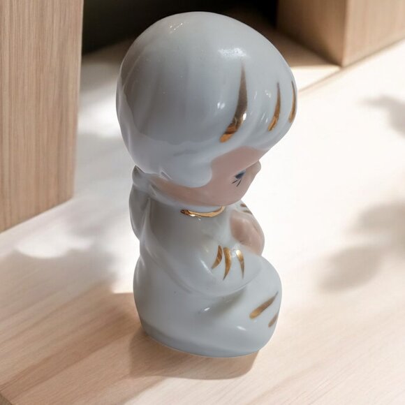 Vintage Hand-Painted Porcelain Figurine of Praying Little Girl Made in Japan - Picture 3 of 10